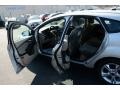 Ingot Silver - Focus SE Hatchback Photo No. 10