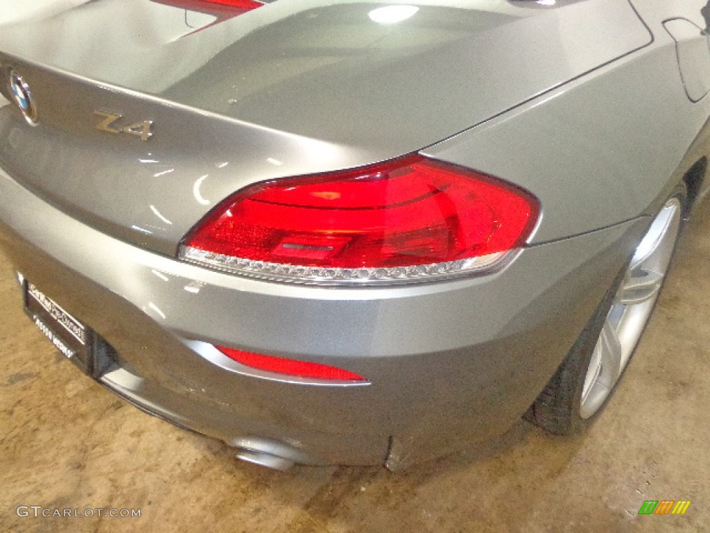 2011 Z4 sDrive35is Roadster - Space Gray Metallic / Coral Red photo #11