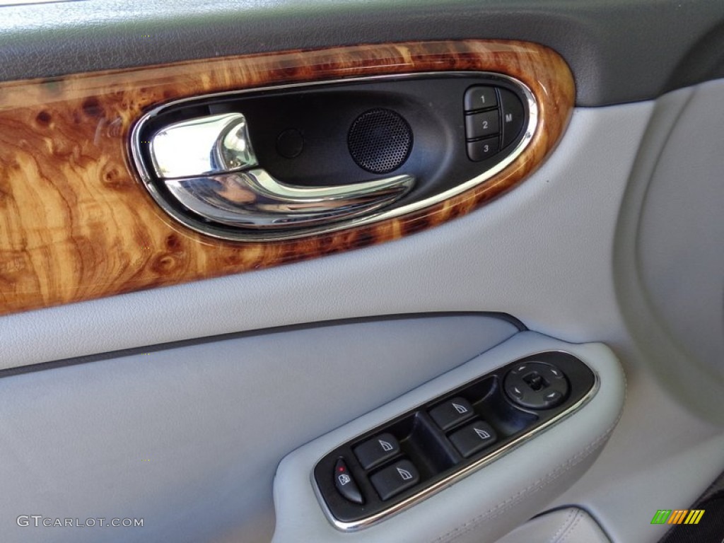 2008 Jaguar XJ XJ8 L Controls Photos