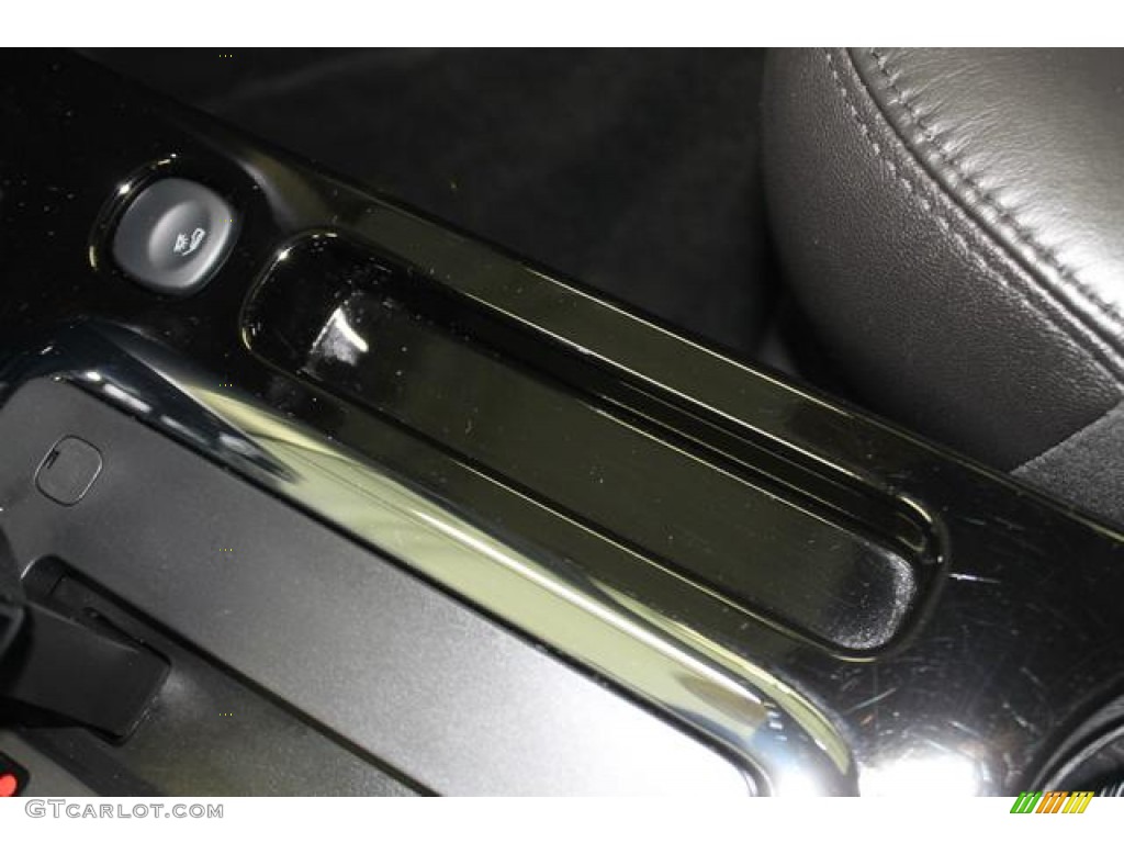 2012 Escape Limited - White Suede / Charcoal Black photo #49