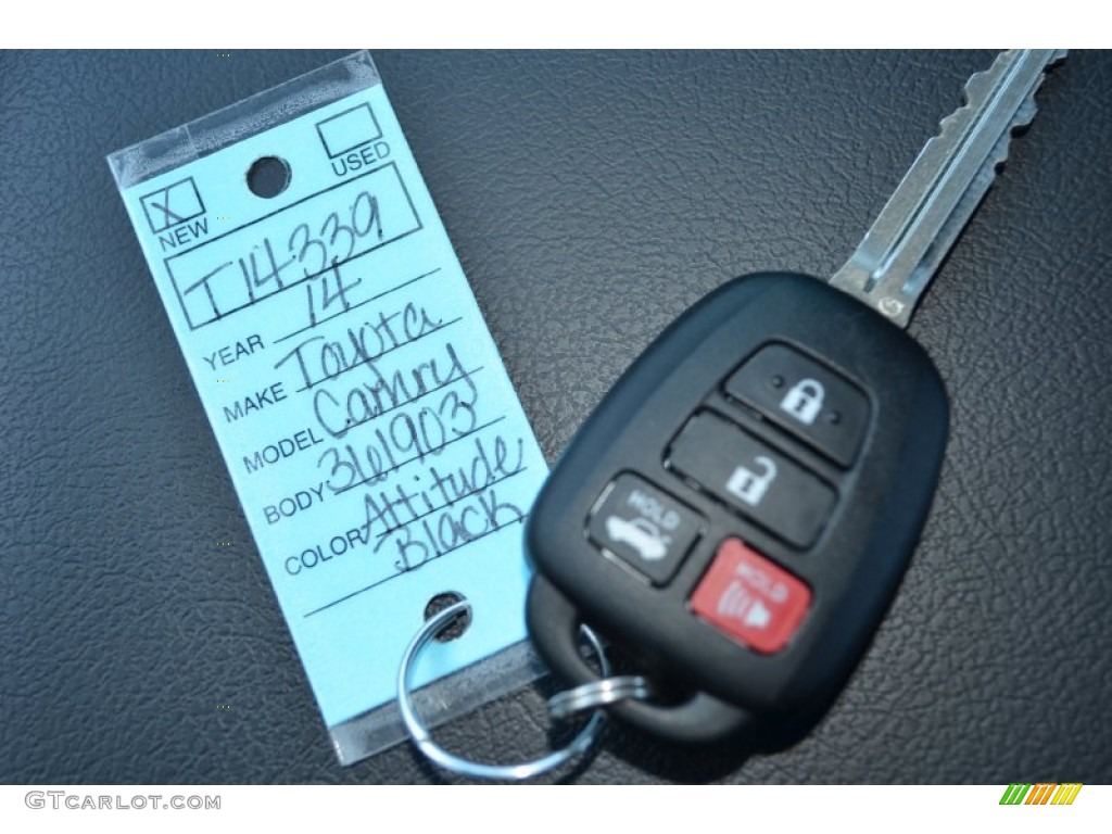 2014 Camry SE - Attitude Black Metallic / Black photo #23