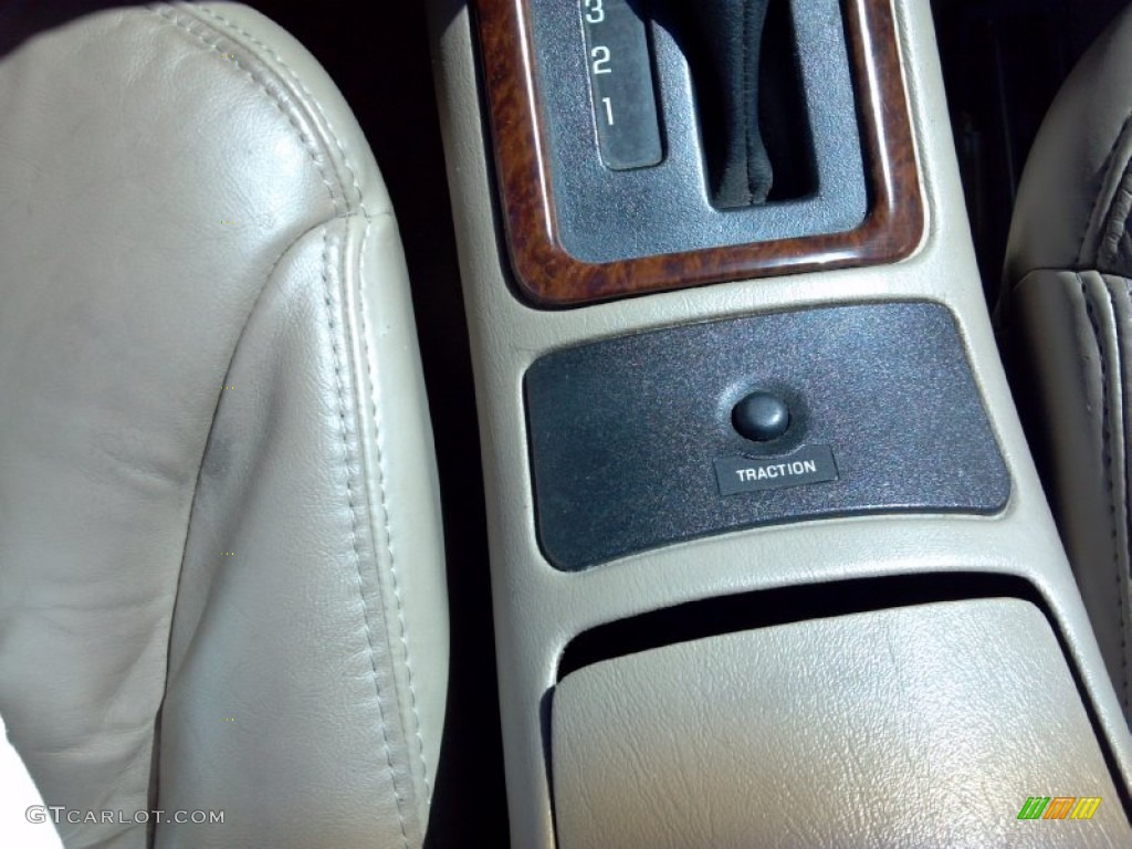 2002 Regal LS - White / Graphite photo #14