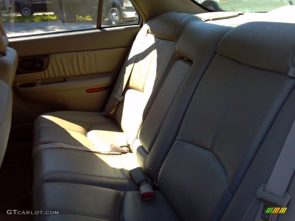 2002 Regal LS - White / Graphite photo #16