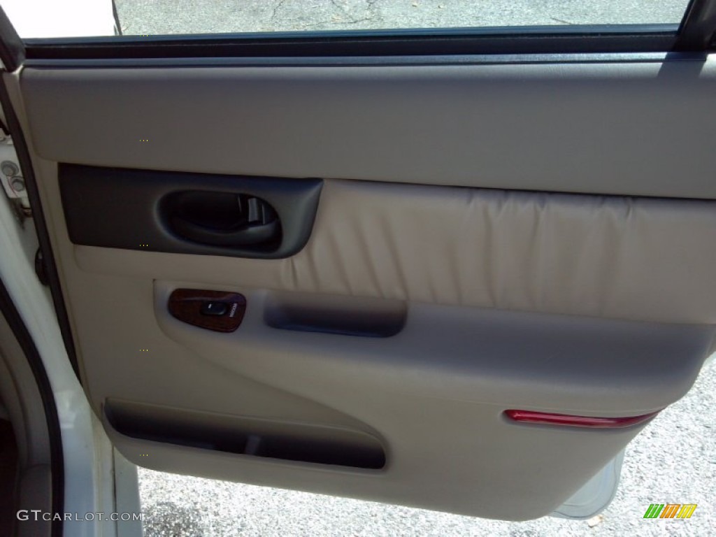 2002 Regal LS - White / Graphite photo #17