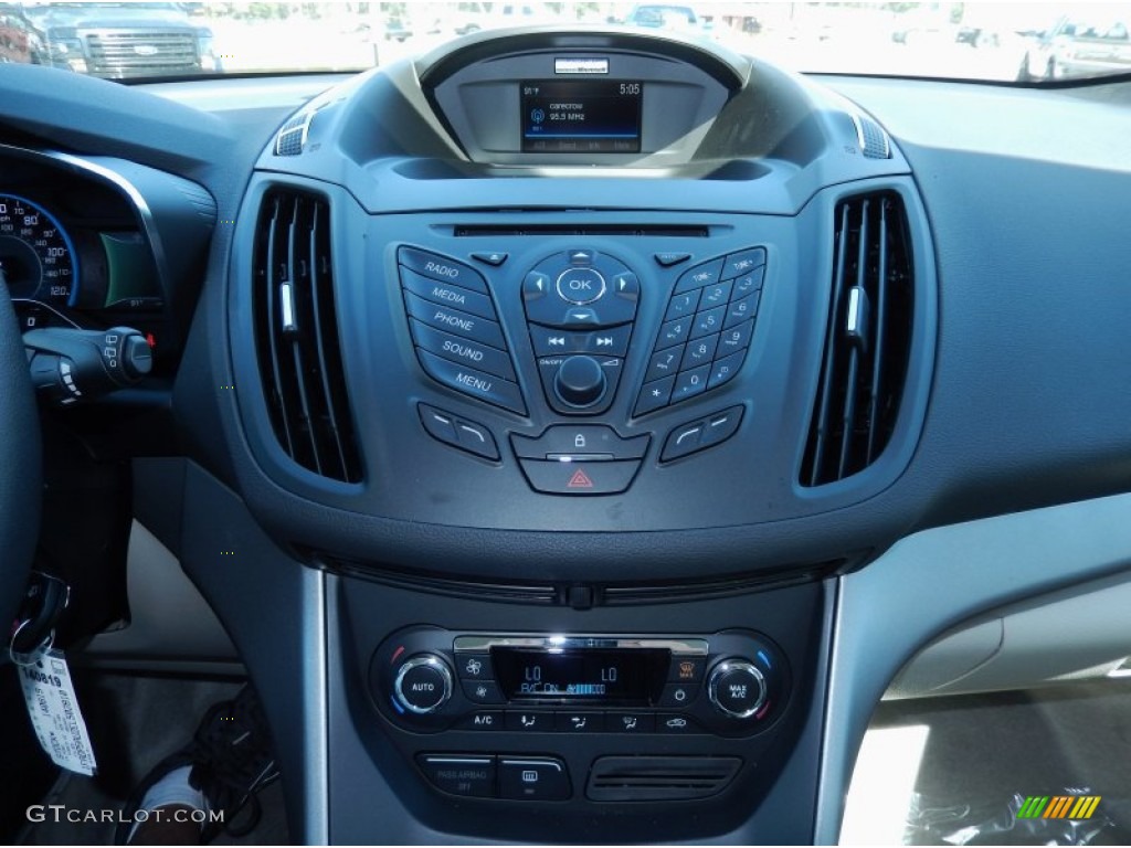 2014 Ford C-Max Hybrid SE Controls Photo #90683169