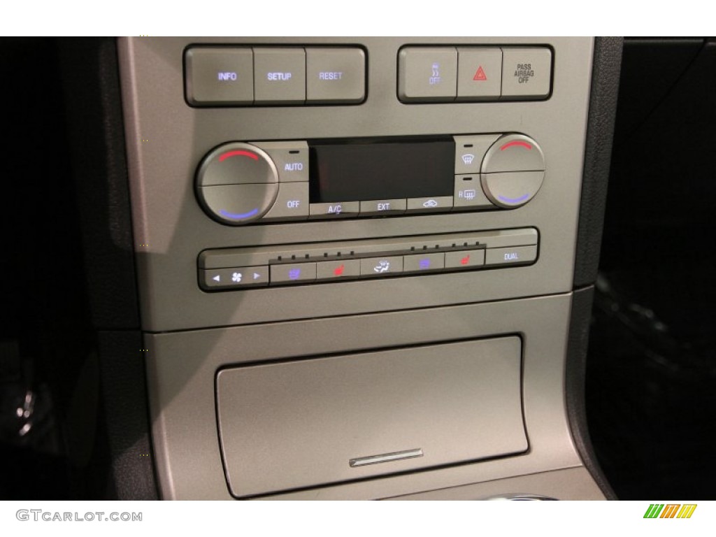 2007 Lincoln MKX Standard MKX Model Controls Photo #90686425