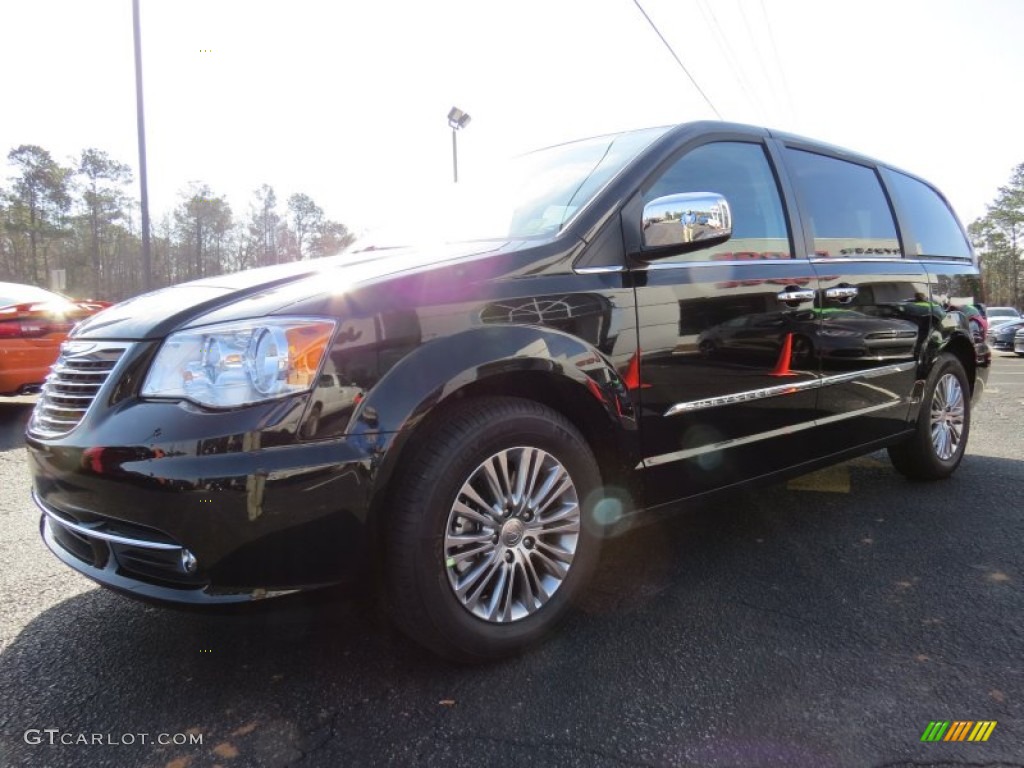 2014 Town & Country Touring-L - Brilliant Black Crystal Pearl / Black/Light Graystone photo #3