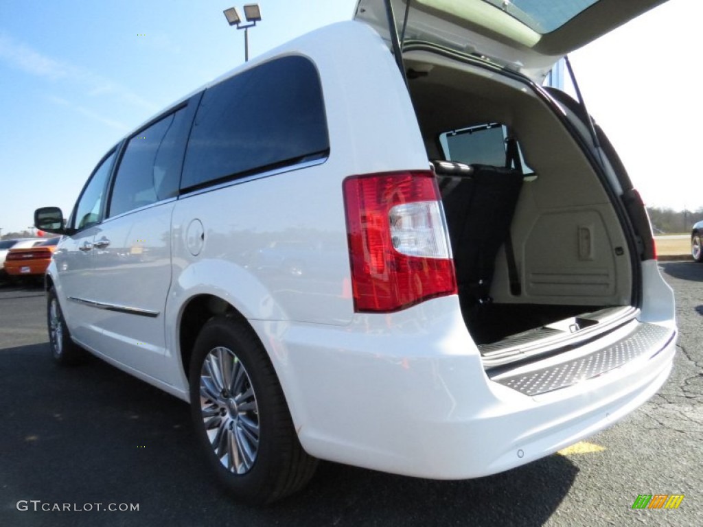 2014 Town & Country Touring-L - Bright White / Black/Light Graystone photo #12