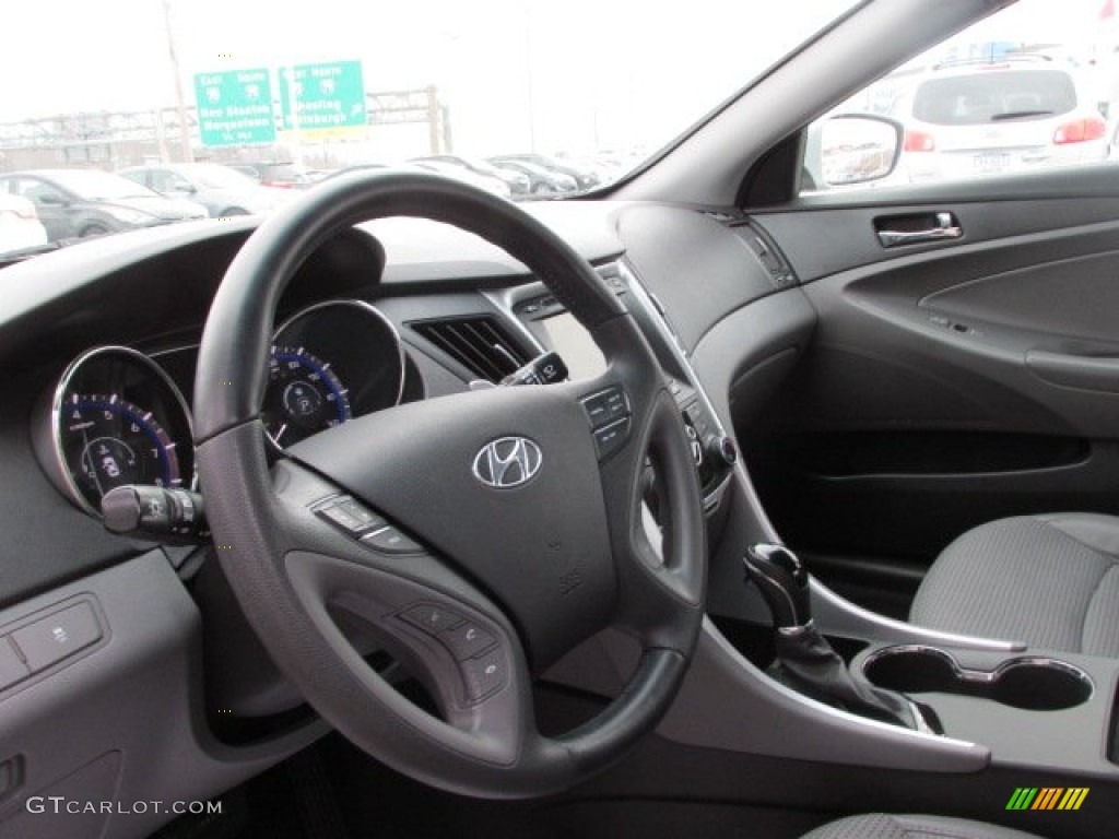 2011 Sonata SE - Radiant Silver / Gray photo #10