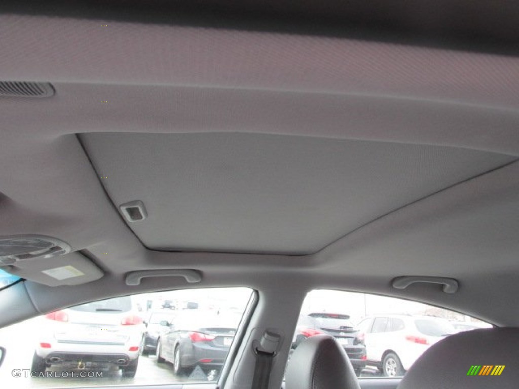 2011 Sonata SE - Radiant Silver / Gray photo #11