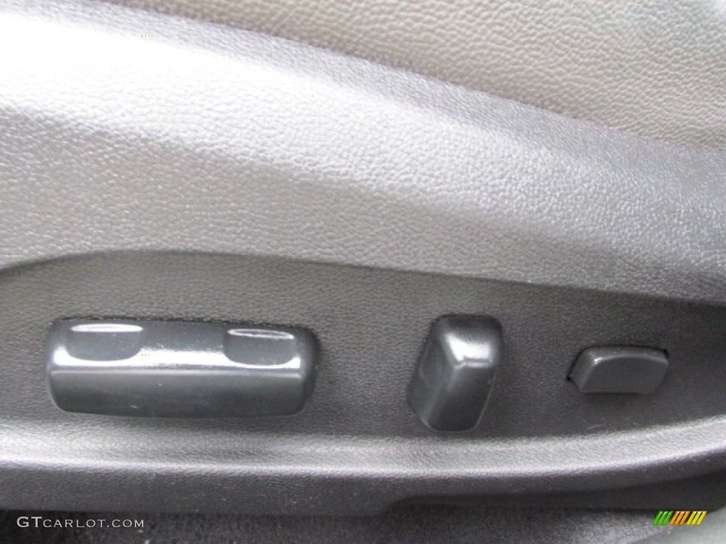 2011 Sonata SE - Radiant Silver / Gray photo #13