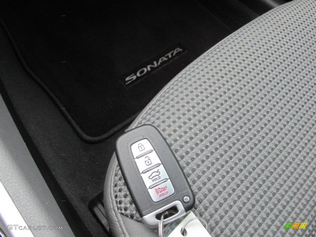 2011 Sonata SE - Radiant Silver / Gray photo #18