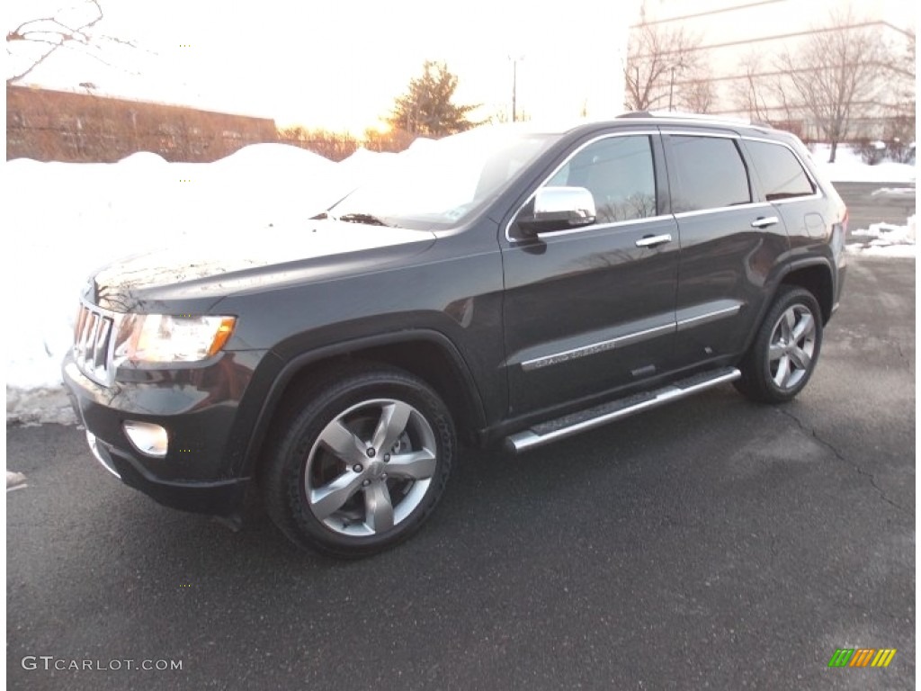 Brilliant Black Crystal Pearl Jeep Grand Cherokee