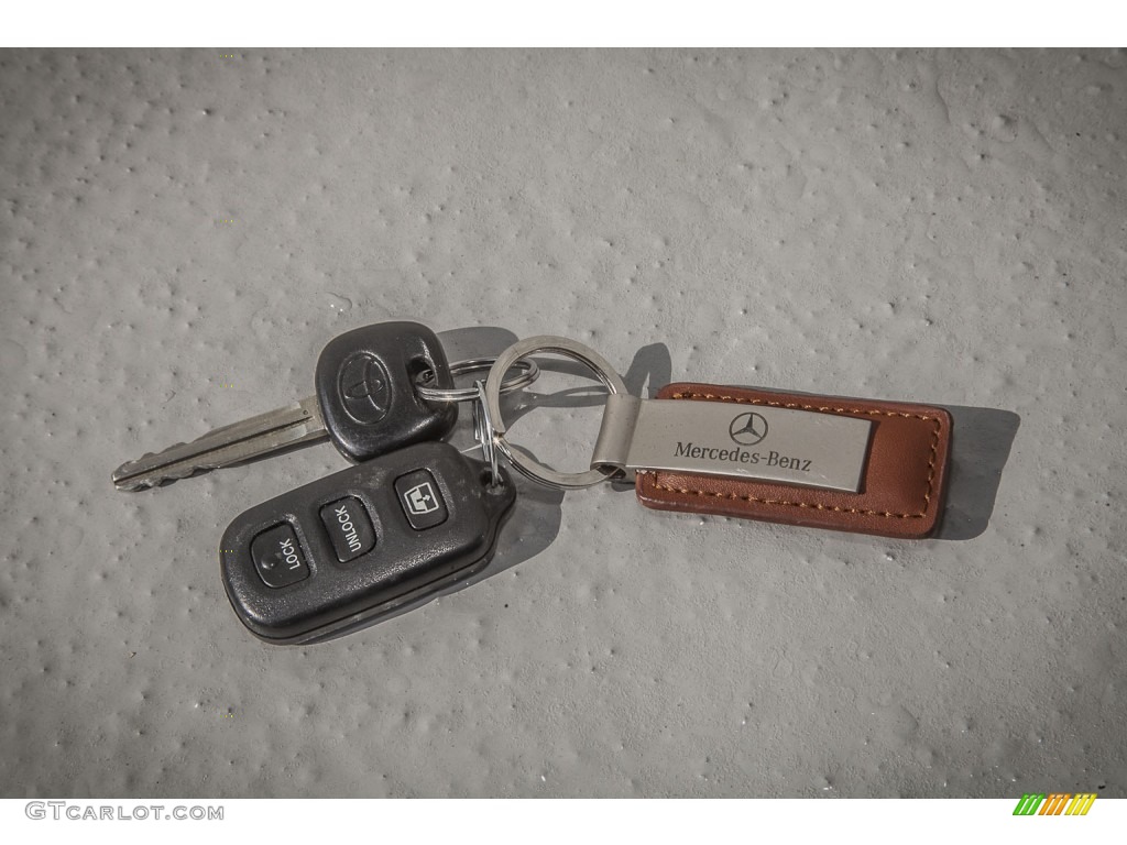 2003 Toyota Sequoia Limited Keys Photo #90724144