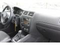 Black - Jetta SE Sedan Photo No. 30
