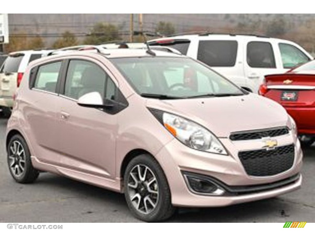 Chevrolet Spark розовый