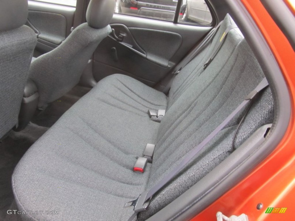 2004 Cavalier Sedan - Sunburst Orange / Graphite photo #12