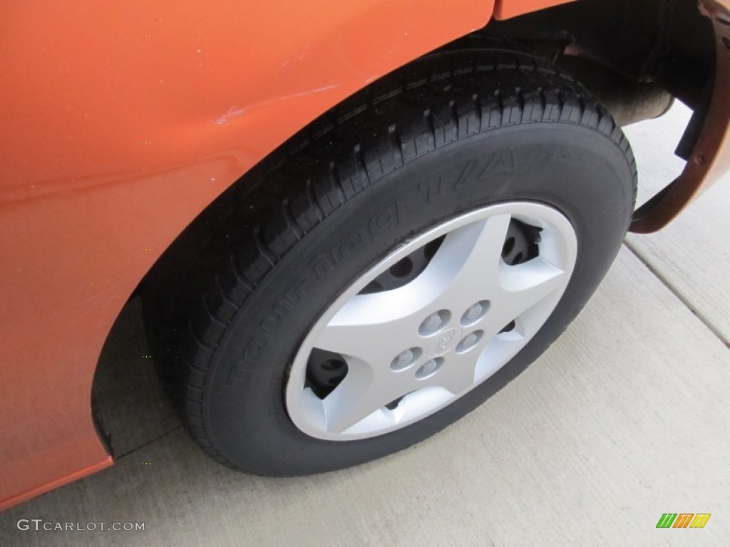 2004 Cavalier Sedan - Sunburst Orange / Graphite photo #18