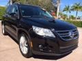 Deep Black Metallic - Tiguan SE Photo No. 7