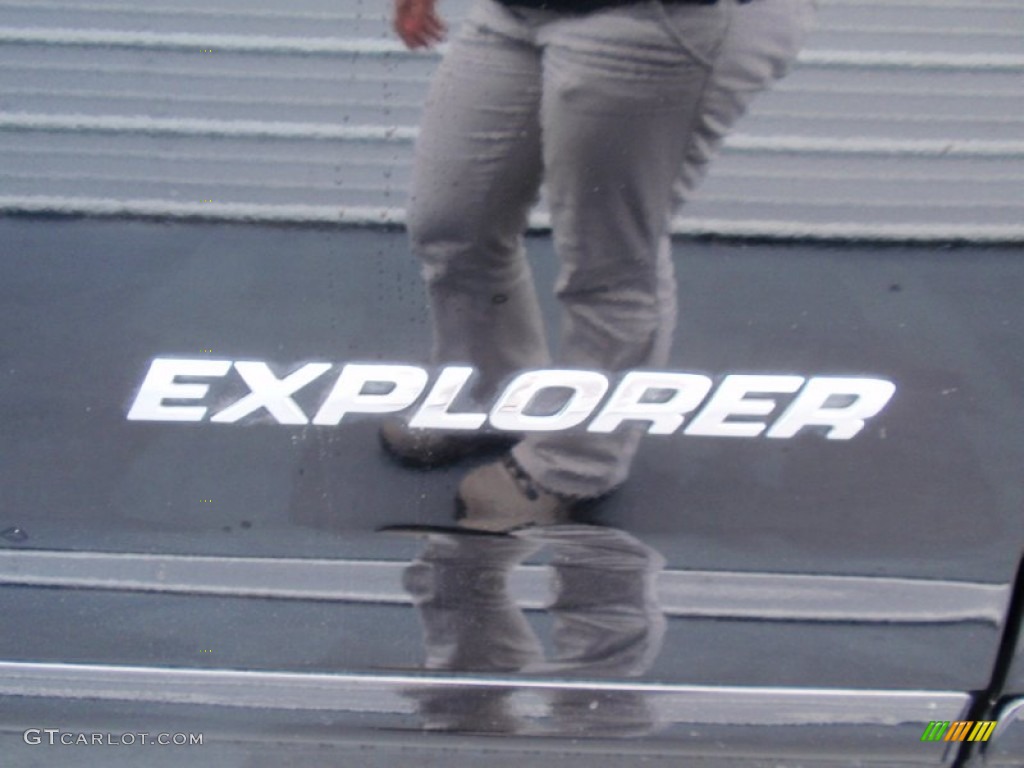 2004 Explorer XLT - Black / Medium Parchment photo #18