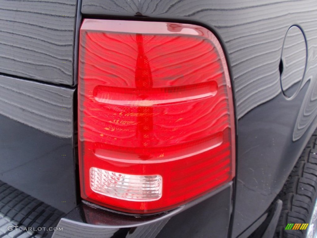 2004 Explorer XLT - Black / Medium Parchment photo #22