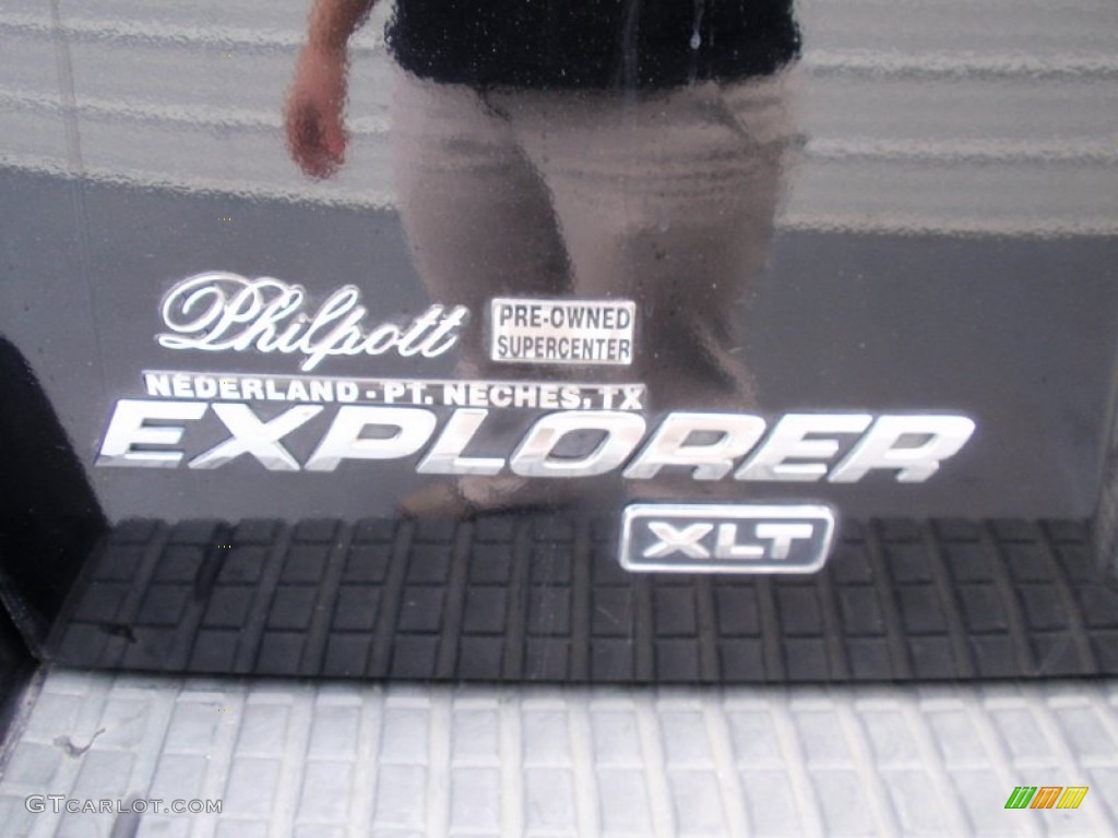 2004 Explorer XLT - Black / Medium Parchment photo #26