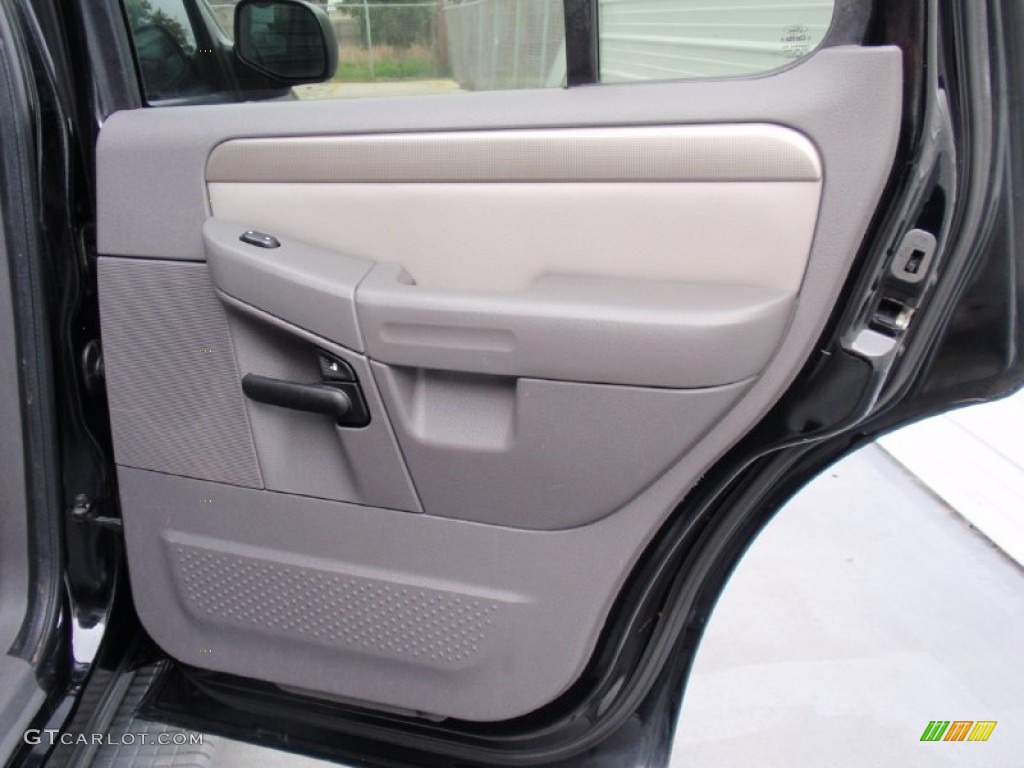 2004 Explorer XLT - Black / Medium Parchment photo #33