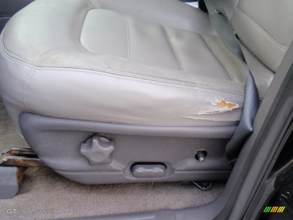 2004 Explorer XLT - Black / Medium Parchment photo #47