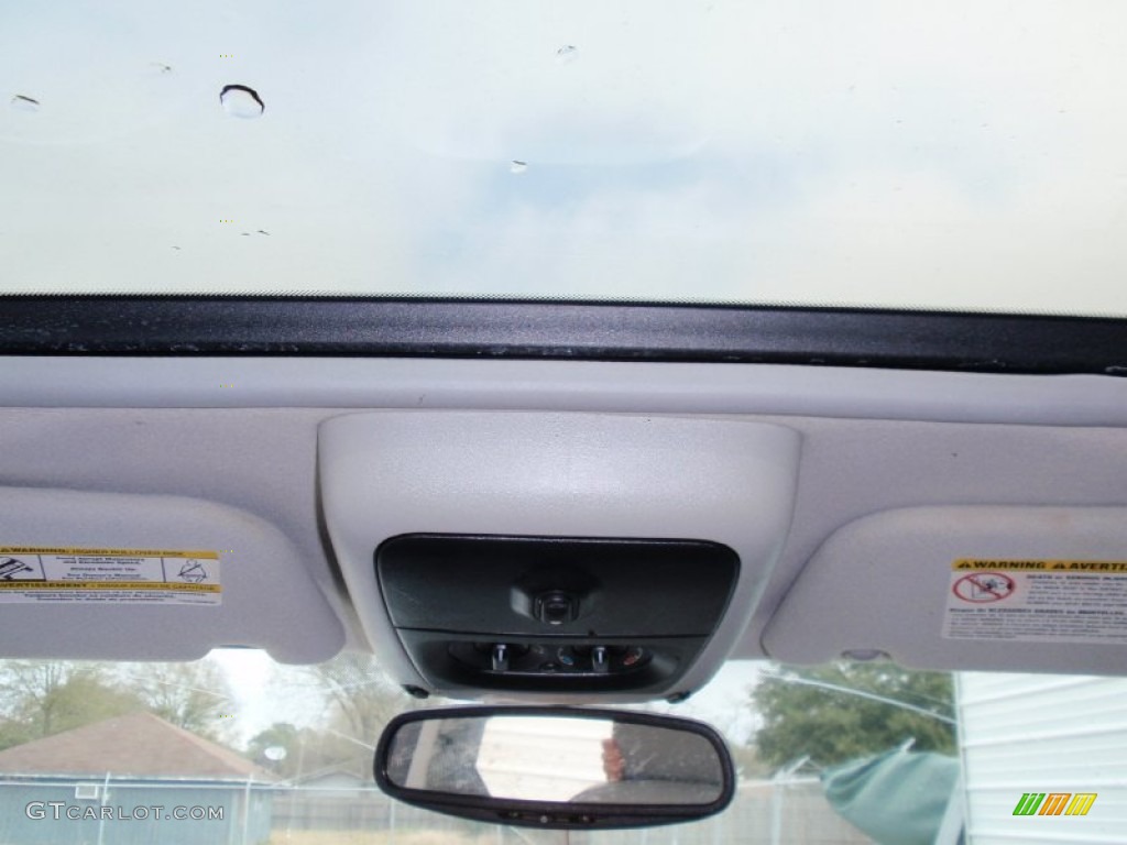 2004 Explorer XLT - Black / Medium Parchment photo #48