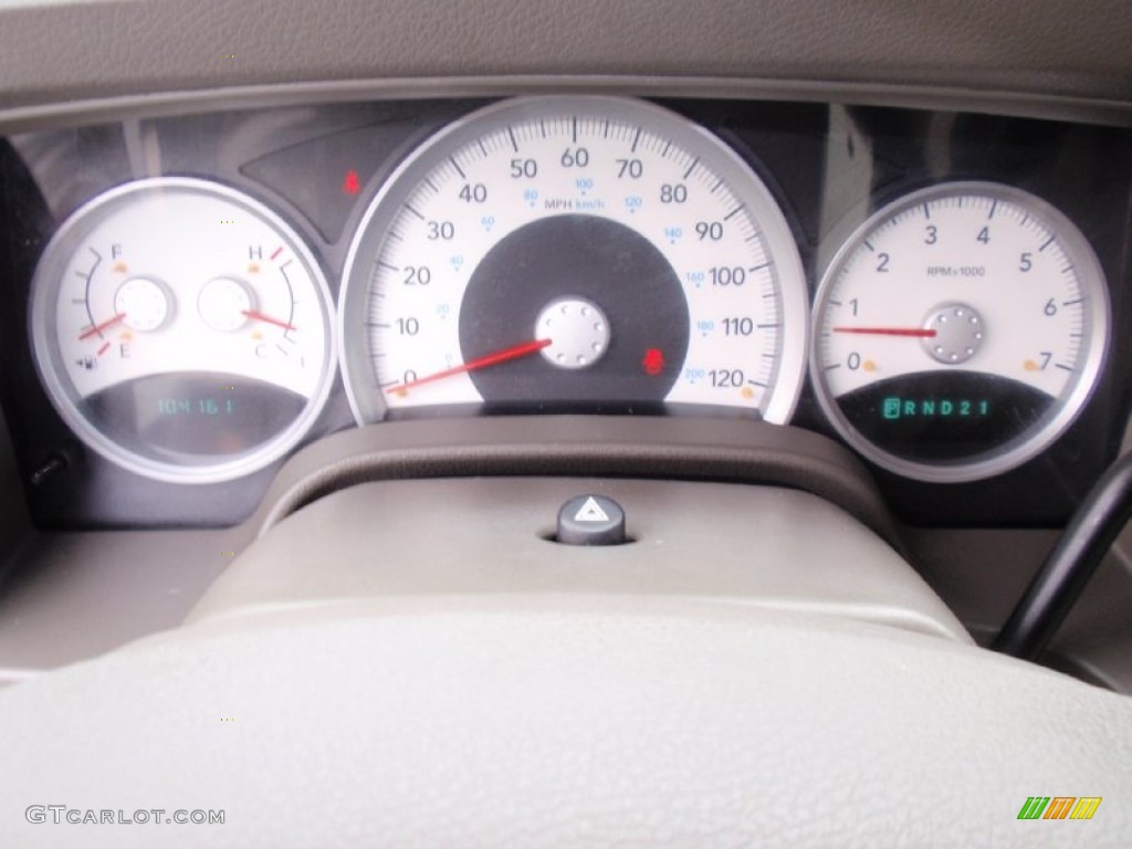 2004 Durango SLT - Light Khaki Metallic / Khaki photo #46