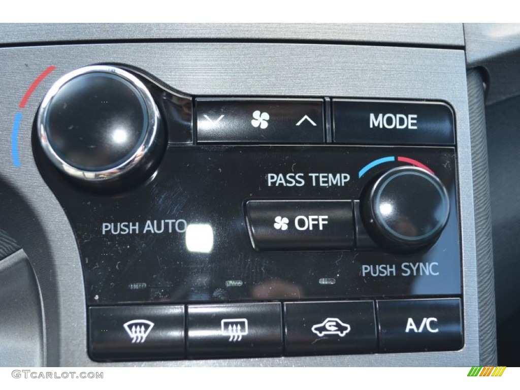 2014 Toyota Venza XLE Controls Photo #90748227