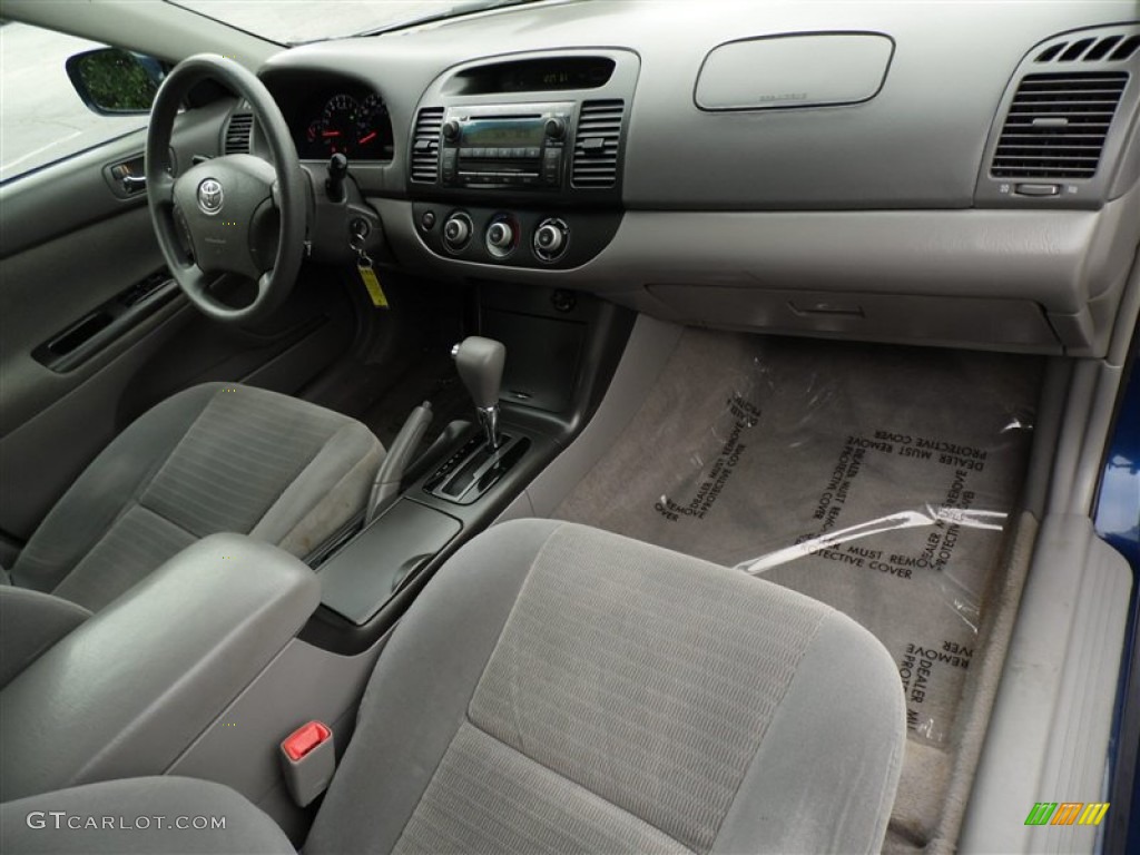 2006 Camry LE - Indigo Ink Pearl / Stone Gray photo #16