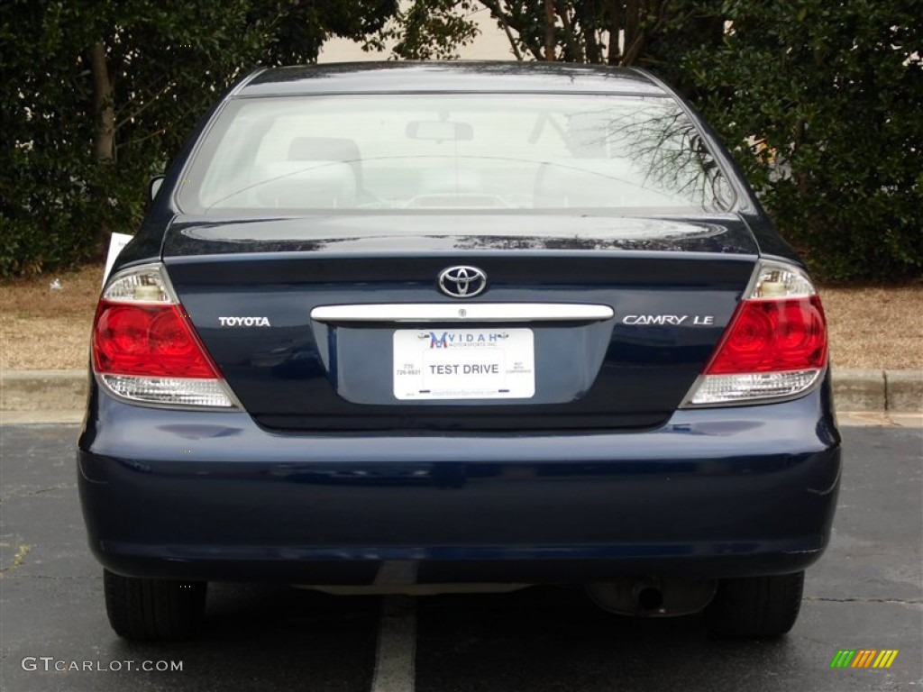 2006 Camry LE - Indigo Ink Pearl / Stone Gray photo #28