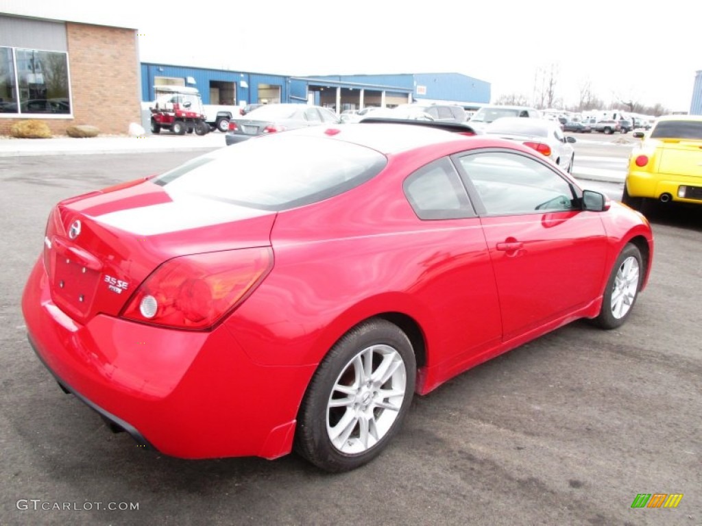 2008 Altima 3.5 SE Coupe - Code Red Metallic / Charcoal photo #30
