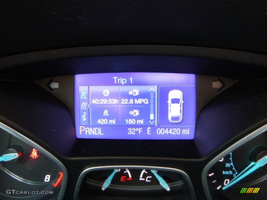 2014 Focus SE Sedan - Blue Candy / Charcoal Black photo #24