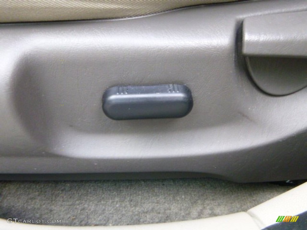 2012 Escape XLT V6 4WD - Ingot Silver Metallic / Stone photo #20