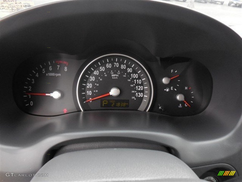 2014 Kia Sedona LX Gauges Photo #90766032