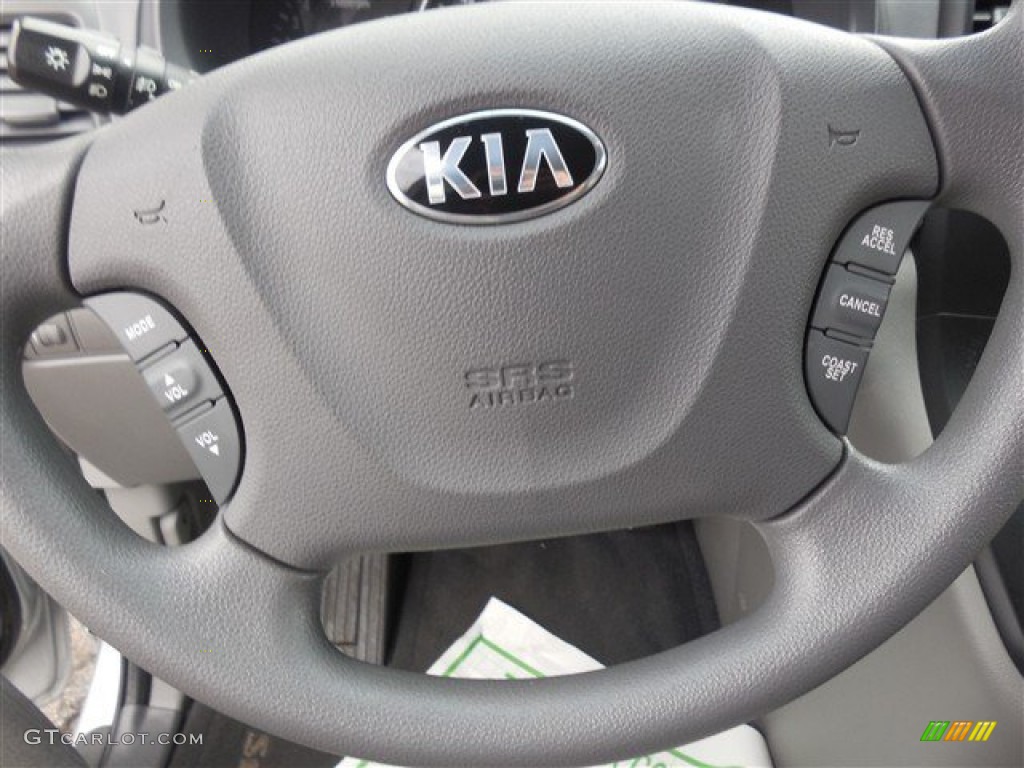2014 Kia Sedona LX Controls Photo #90766046