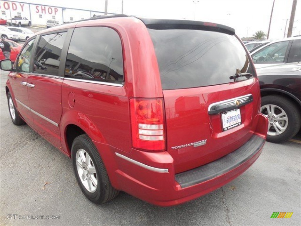 2008 Town & Country Touring - Inferno Red Crystal Pearlcoat / Medium Slate Gray/Light Shale photo #7