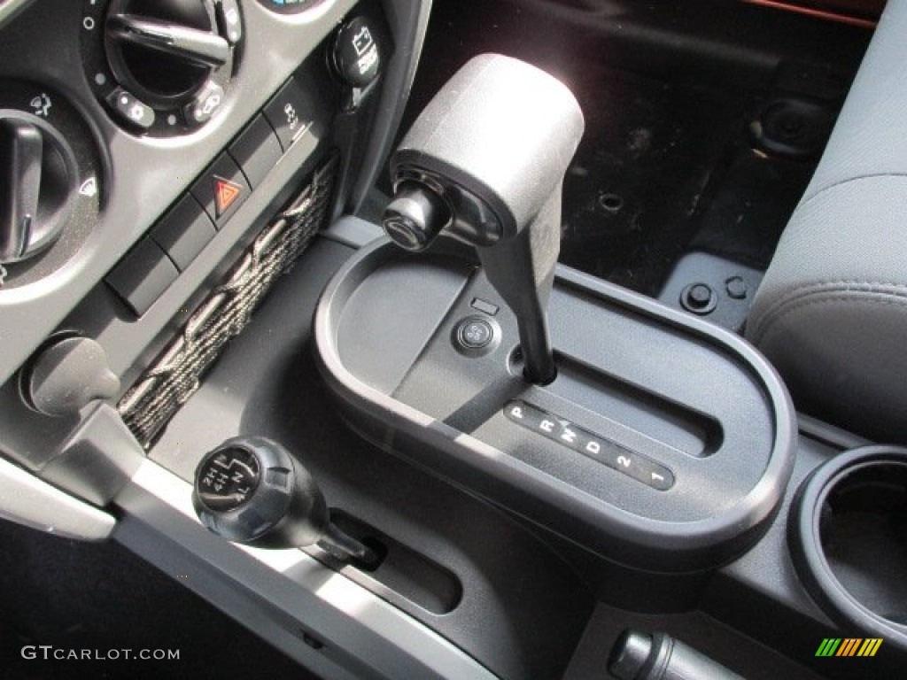 2010 Jeep Wrangler Unlimited Sahara 4x4 4 Speed Automatic Transmission Photo #90771445