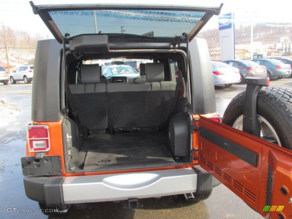 2010 Wrangler Unlimited Sahara 4x4 - Mango Tango Pearl / Dark Slate Gray/Medium Slate Gray photo #21