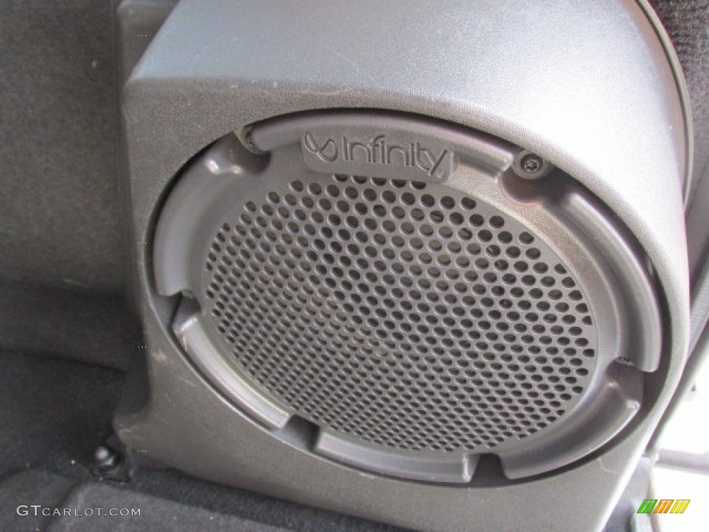 2010 Jeep Wrangler Unlimited Sahara 4x4 Audio System Photos