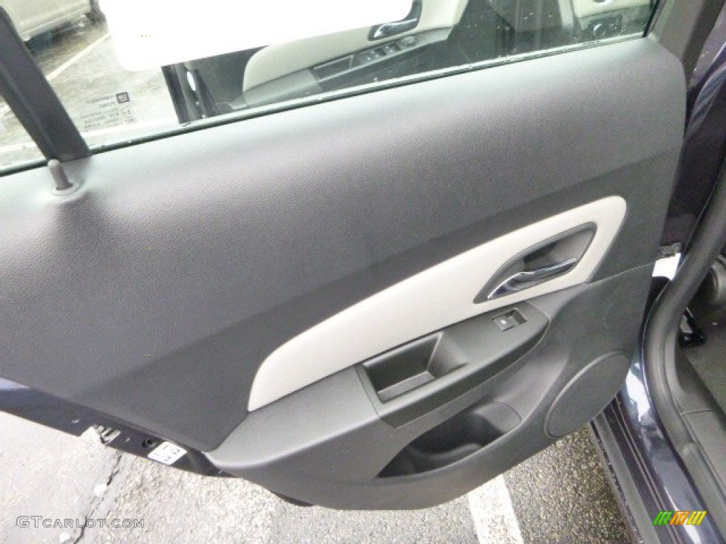 2014 Cruze LS - Blue Ray Metallic / Jet Black/Medium Titanium photo #13