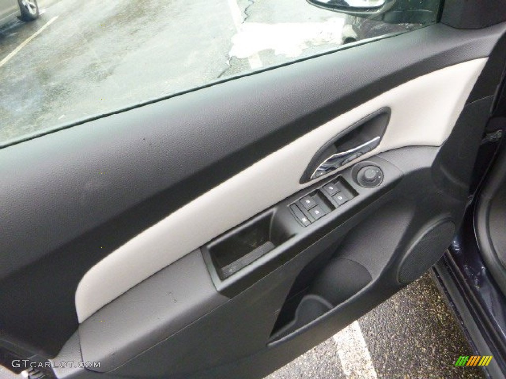 2014 Cruze LS - Blue Ray Metallic / Jet Black/Medium Titanium photo #14
