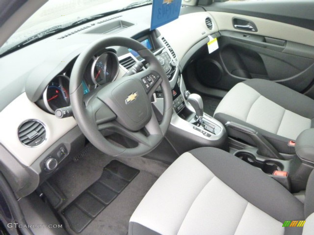 2014 Cruze LS - Blue Ray Metallic / Jet Black/Medium Titanium photo #15