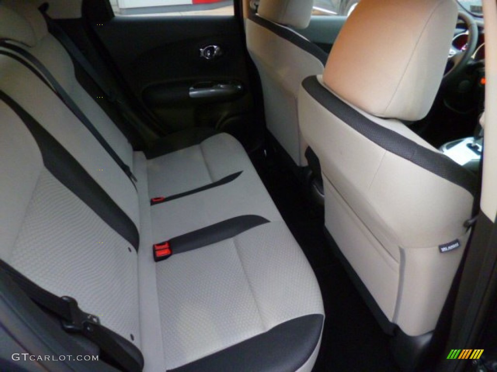 Gray Interior 2014 Nissan Juke SV AWD Photo #90784701