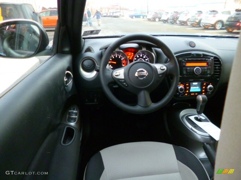2014 Juke SV AWD - Graphite Blue / Gray photo #15
