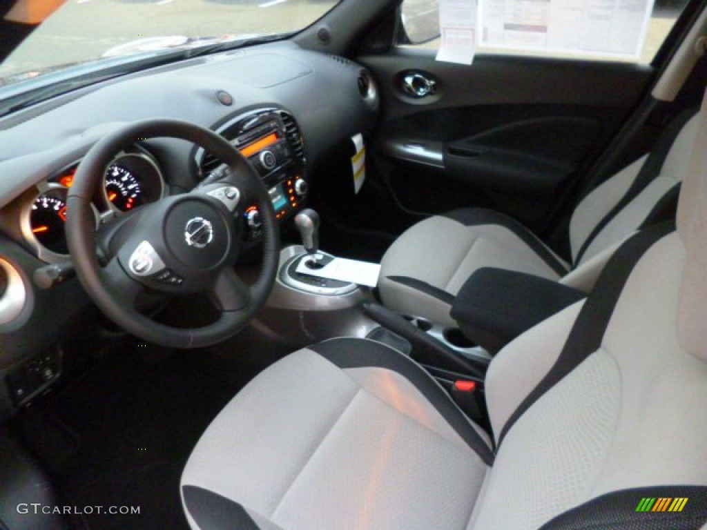 Gray Interior 2014 Nissan Juke SV AWD Photo #90784758