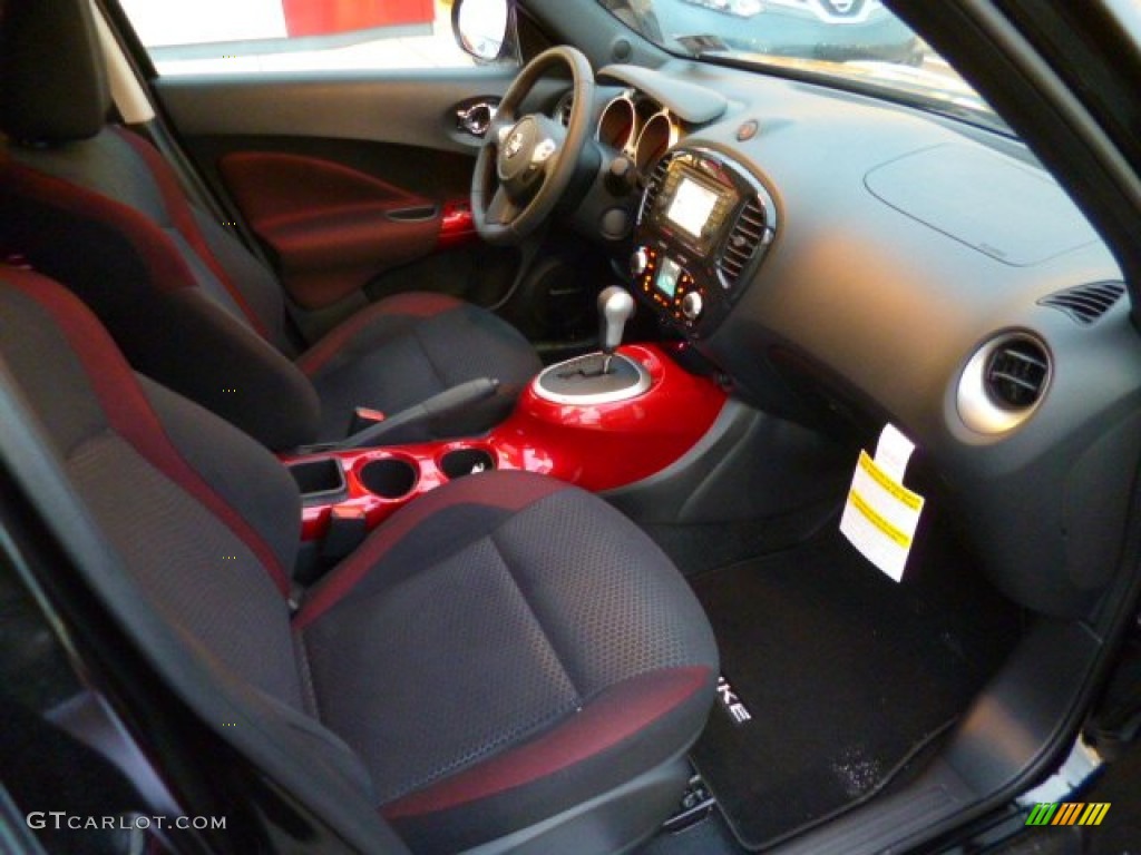 2014 Juke SV AWD - Sapphire Black / Black/Red photo #9