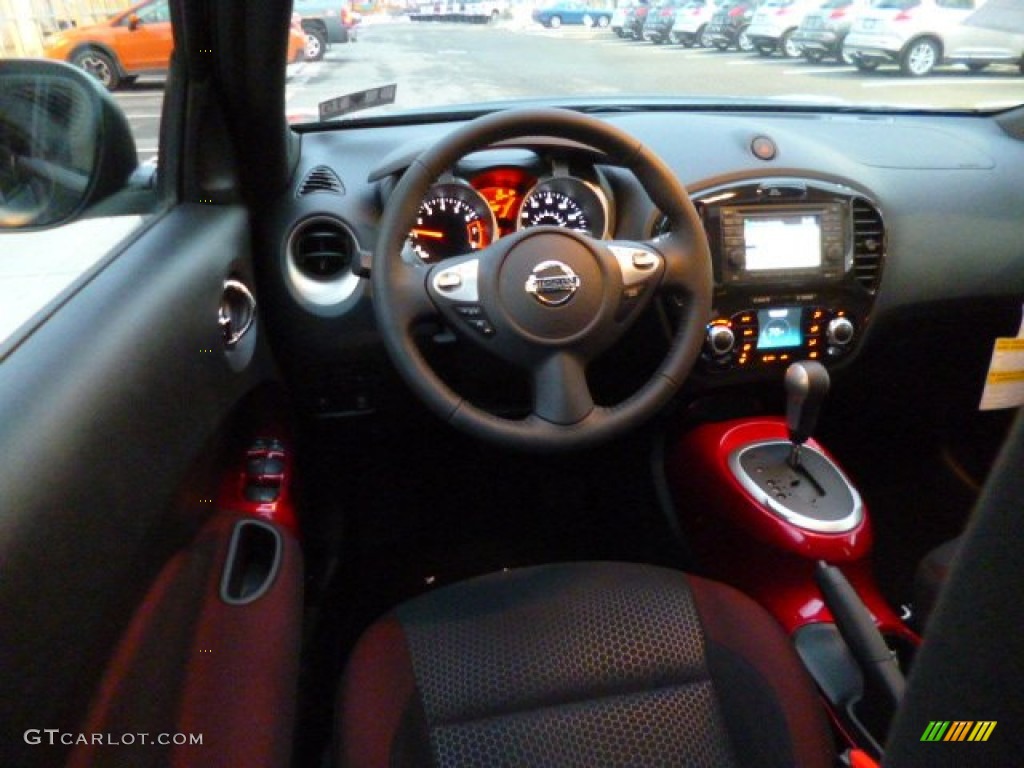 2014 Nissan Juke SV AWD Black/Red Dashboard Photo #90794867